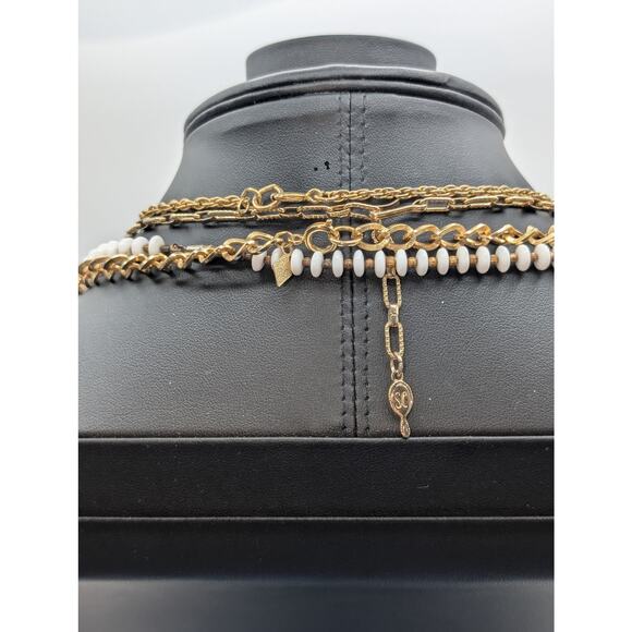 Lot of Four Gold Tone & White Theme Vintage Necklaces - Picture 8 of 11